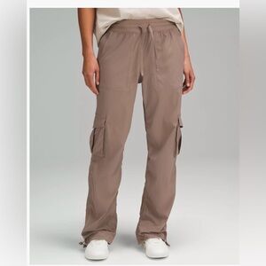 Lululemon Dance Studio Relaxed-Fit MR Cargo Pant TPTC S
Color: Taupetastic